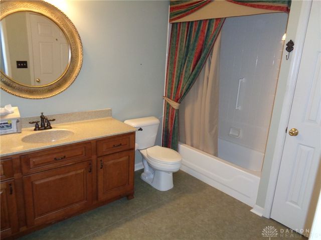 80 Villa Pointe Drive, Springboro, OH 45066