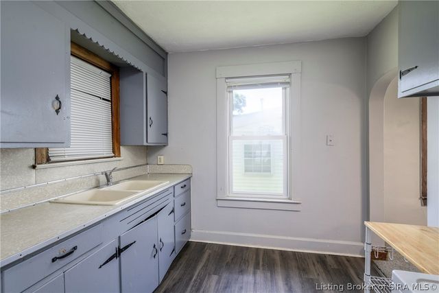 2112 E Market Street, New Albany, IN 47150