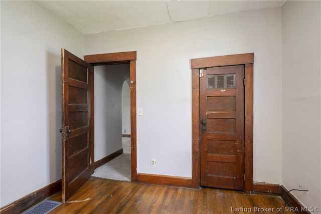 2112 E Market Street, New Albany, IN 47150
