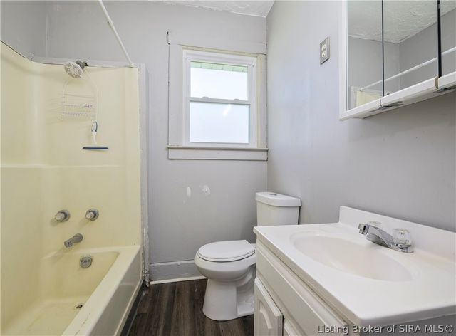 2112 E Market Street, New Albany, IN 47150