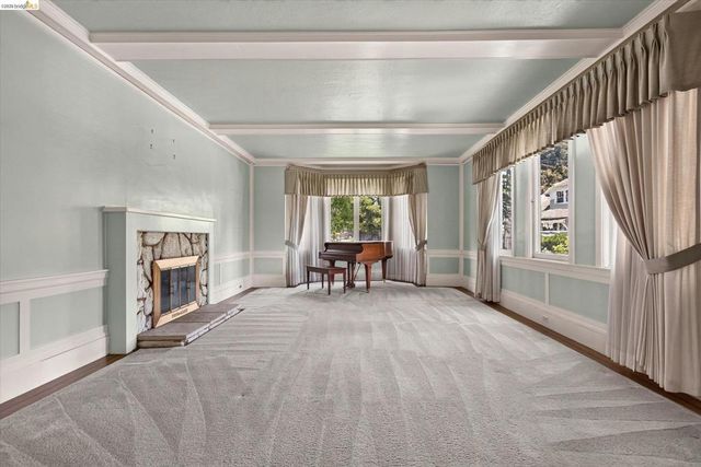 617 Boulevard Way, Oakland, CA 94610