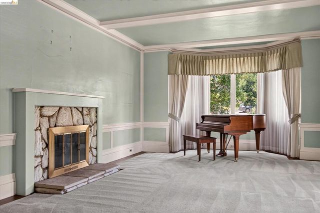 617 Boulevard Way, Oakland, CA 94610