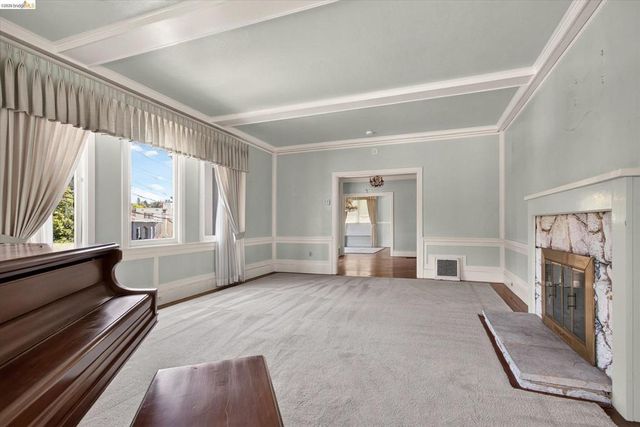 617 Boulevard Way, Oakland, CA 94610