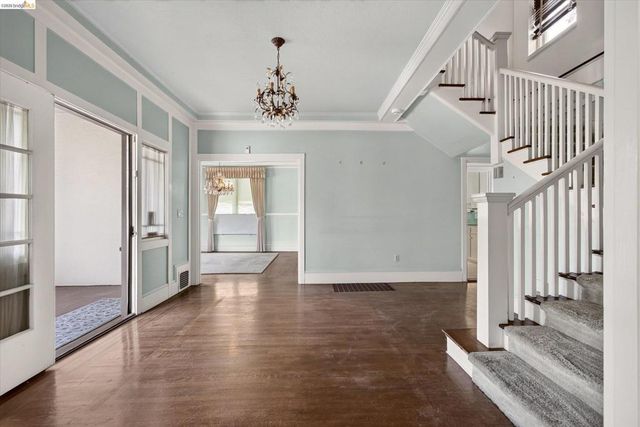 617 Boulevard Way, Oakland, CA 94610
