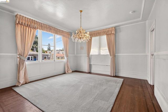 617 Boulevard Way, Oakland, CA 94610