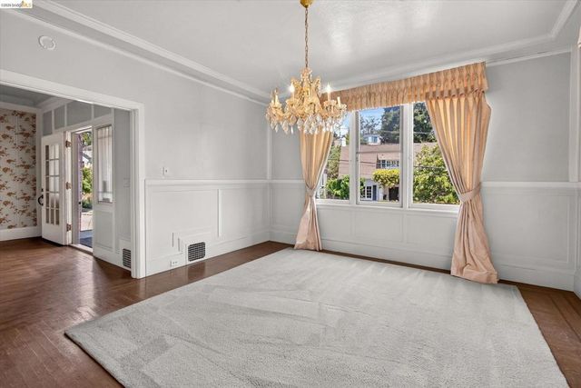 617 Boulevard Way, Oakland, CA 94610