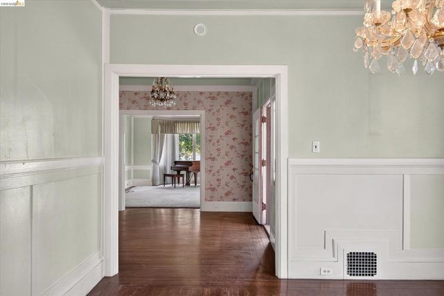 617 Boulevard Way, Oakland, CA 94610