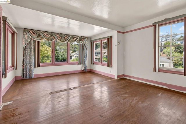 617 Boulevard Way, Oakland, CA 94610