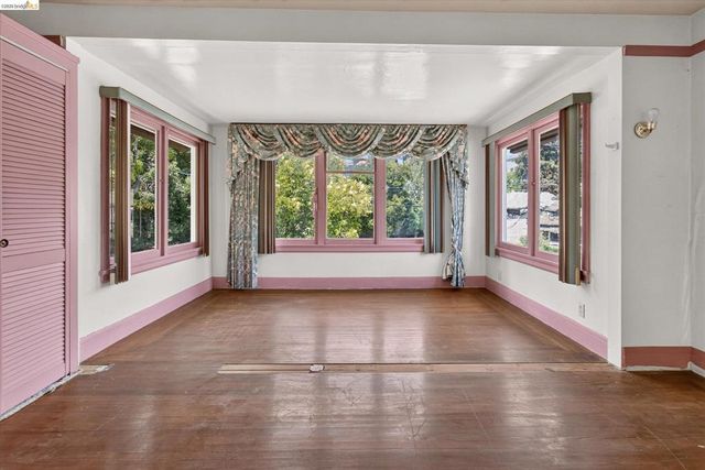 617 Boulevard Way, Oakland, CA 94610