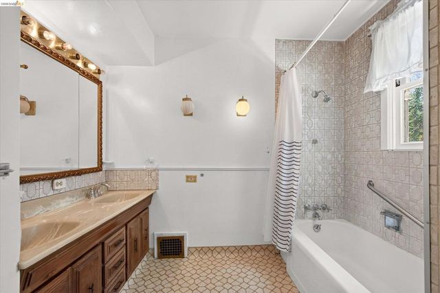 617 Boulevard Way, Oakland, CA 94610
