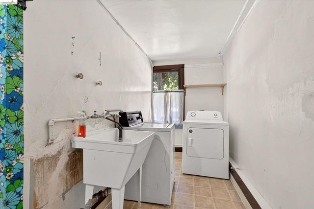 617 Boulevard Way, Oakland, CA 94610