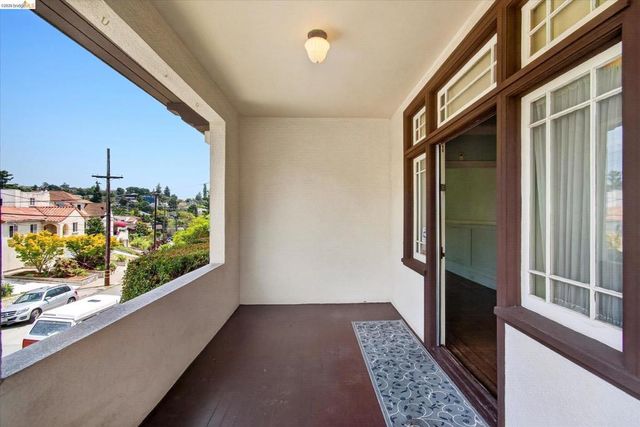 617 Boulevard Way, Oakland, CA 94610