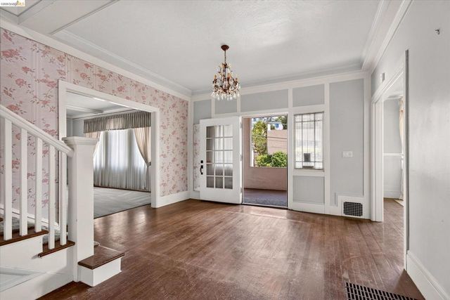 617 Boulevard Way, Oakland, CA 94610