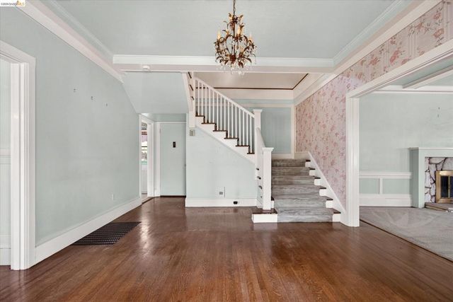 617 Boulevard Way, Oakland, CA 94610