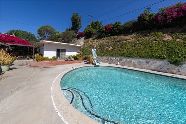 5553 Peacock Lane, Riverside, CA 92505
