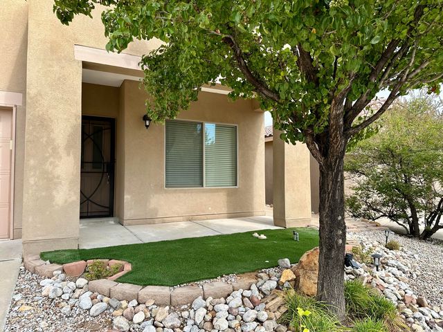 5527 Costa Uerde Road NW, Albuquerque, NM 87120