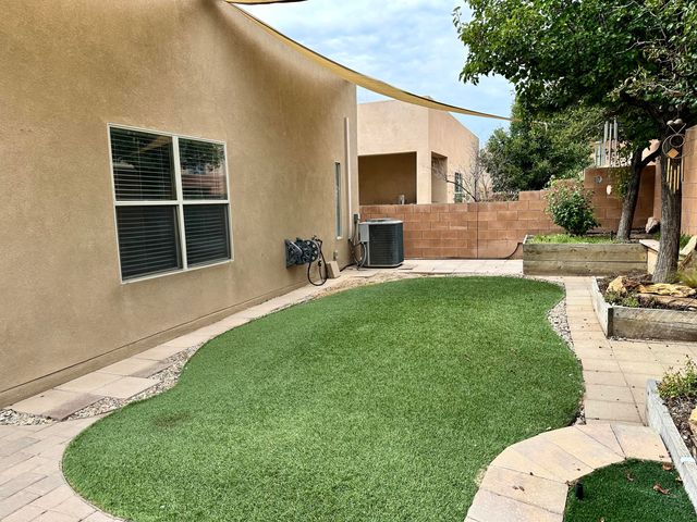 5527 Costa Uerde Road NW, Albuquerque, NM 87120