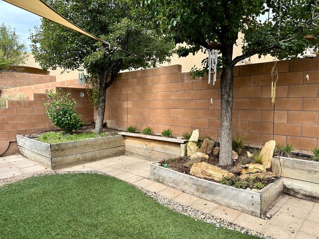 5527 Costa Uerde Road NW, Albuquerque, NM 87120