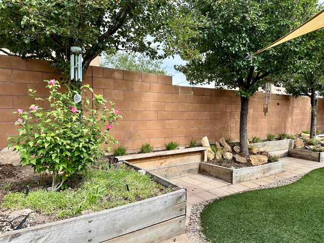5527 Costa Uerde Road NW, Albuquerque, NM 87120