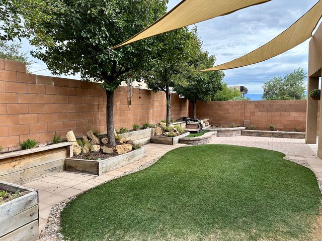 5527 Costa Uerde Road NW, Albuquerque, NM 87120