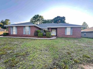 4888 La Casa Cir, Pace, FL 32571