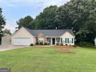 940 Willow Springs Court, Loganville, GA 30052