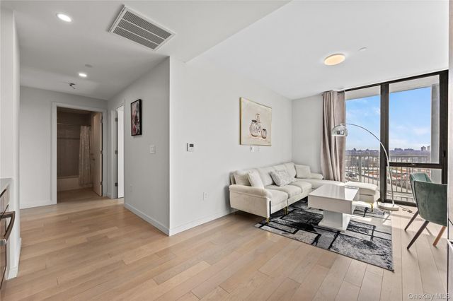 131-02A 40th Road 9H, Flushing, NY 11354