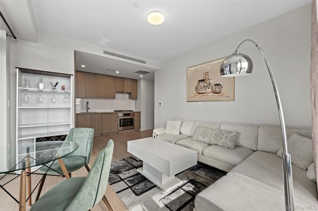 131-02A 40th Road 9H, Flushing, NY 11354