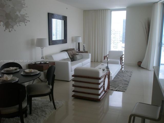 185 SW 7th St 1612, Miami, FL 33130