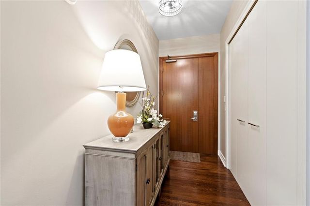 4950 Central Street 306, Kansas City, MO 64112