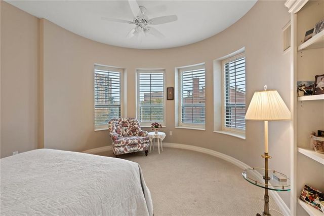 4950 Central Street 306, Kansas City, MO 64112