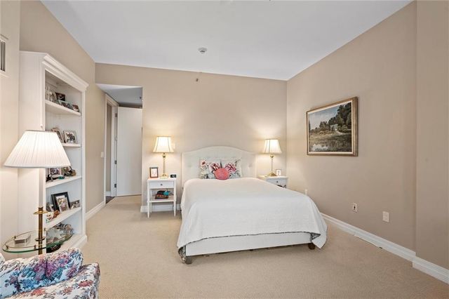 4950 Central Street 306, Kansas City, MO 64112