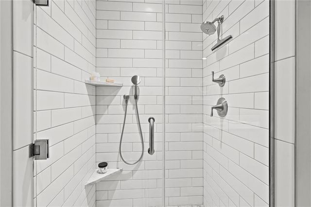 4950 Central Street 306, Kansas City, MO 64112