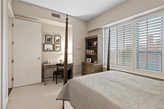 4950 Central Street 306, Kansas City, MO 64112