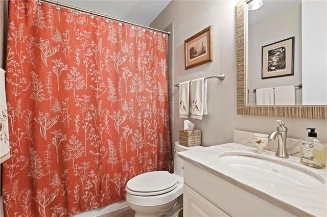 4950 Central Street 306, Kansas City, MO 64112