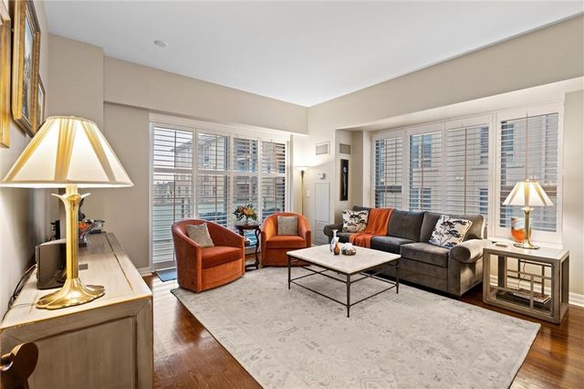 4950 Central Street 306, Kansas City, MO 64112