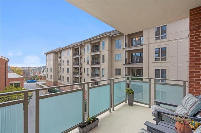 4950 Central Street 306, Kansas City, MO 64112