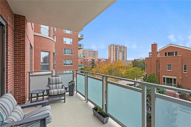 4950 Central Street 306, Kansas City, MO 64112