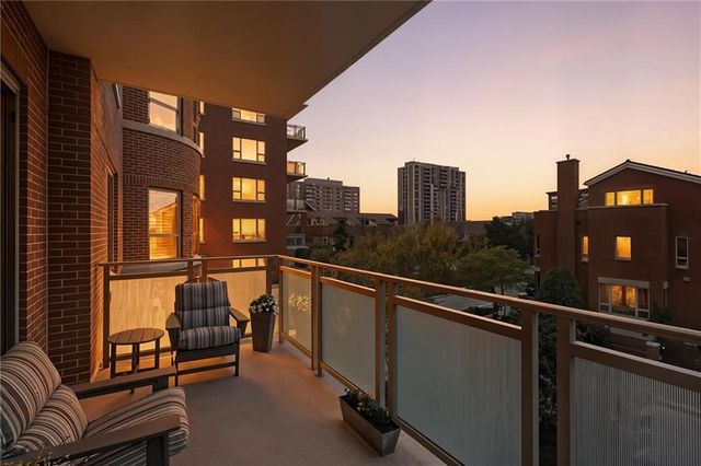 4950 Central Street 306, Kansas City, MO 64112