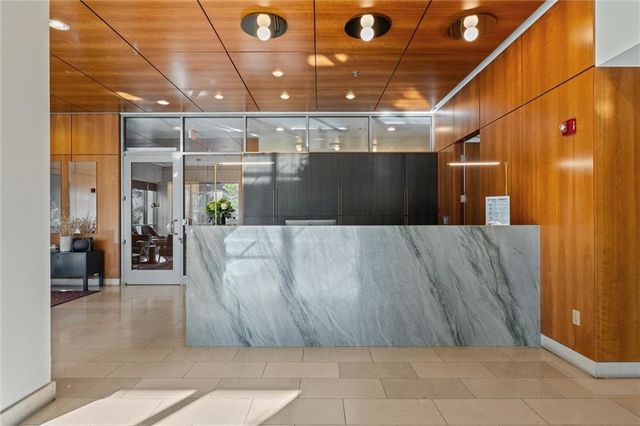 4950 Central Street 306, Kansas City, MO 64112