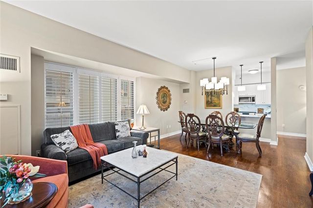 4950 Central Street 306, Kansas City, MO 64112