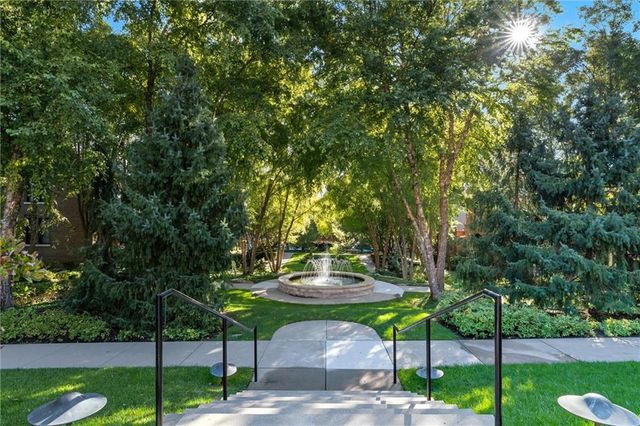 4950 Central Street 306, Kansas City, MO 64112