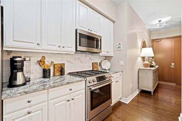 4950 Central Street 306, Kansas City, MO 64112