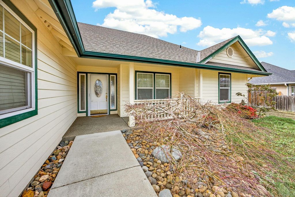 1708 Leonard Road, Grants Pass, OR 97527