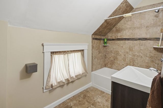 79 Central St, Auburn, MA 01501