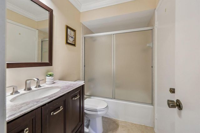 5773 La Paseos Drive D-2, Greenacres, FL 33463