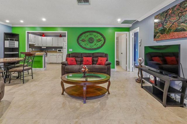 5773 La Paseos Drive D-2, Greenacres, FL 33463