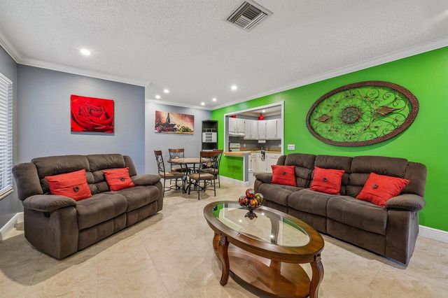 5773 La Paseos Drive D-2, Greenacres, FL 33463