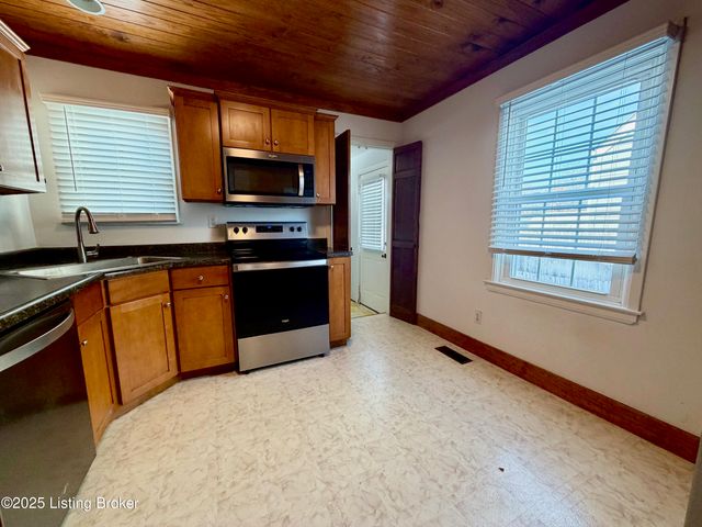 628 Harris Pl, Louisville, KY 40222