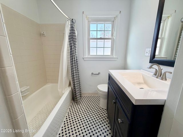 628 Harris Pl, Louisville, KY 40222